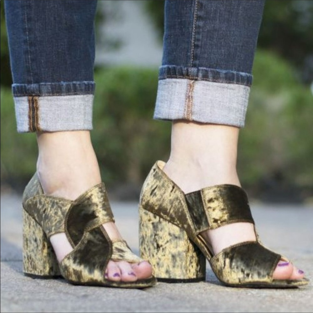 “CABI” Crushed Velvet Block Peep Toe